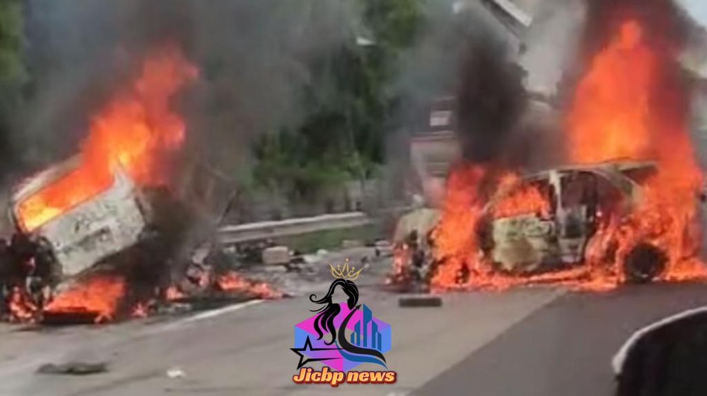 Kecelakaan Maut di Tol Mobil Terbakar, 5 Orang Tewas di Tempat-indotip1